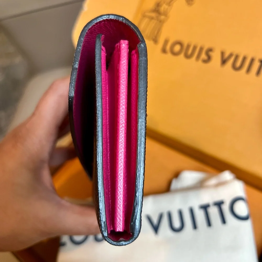 Louis vuitton limited edition Monogram love Lock full size Sarah Wallet - Picture 8 of 11